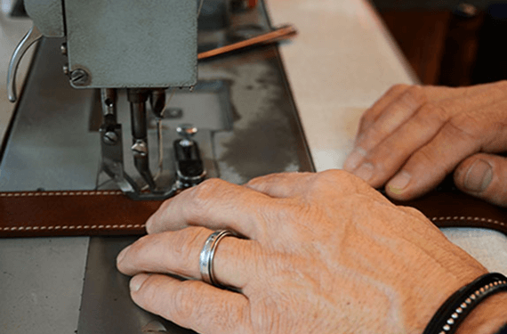 Ajout des coutures lors d'une création de ceinture